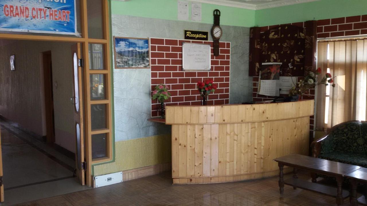 Hotel Grand City Heart Srīnagar Exterior foto